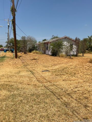 332 E Salinas, Dilley, TX 78017