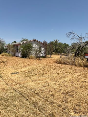 332 E Salinas, Dilley, TX 78017