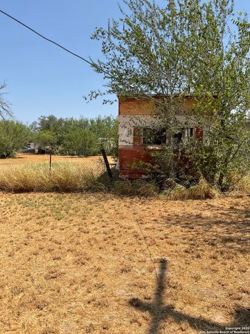 332 E Salinas, Dilley, TX 78017