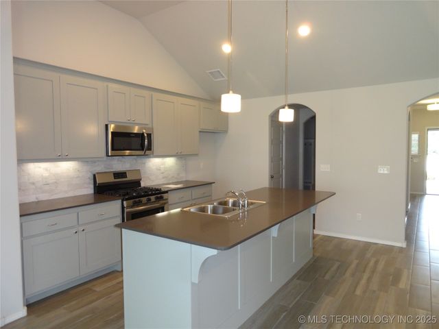 2001 E Tucson Place, Broken Arrow, OK 74011