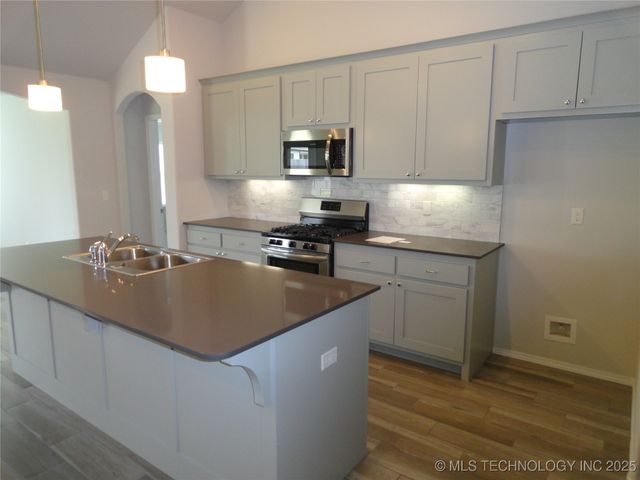 2001 E Tucson Place, Broken Arrow, OK 74011