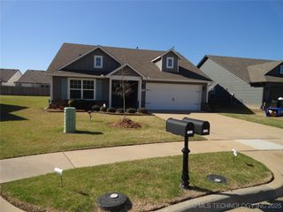 2001 E Tucson Place, Broken Arrow, OK 74011