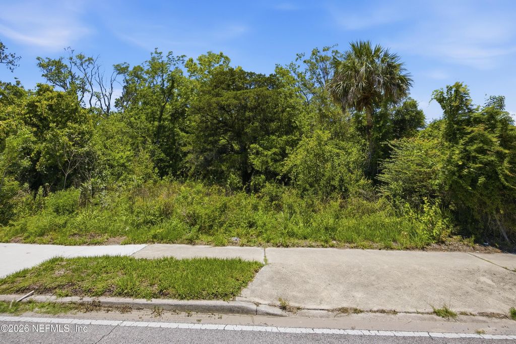 5574 AVENUE B, Jacksonville, FL 32209