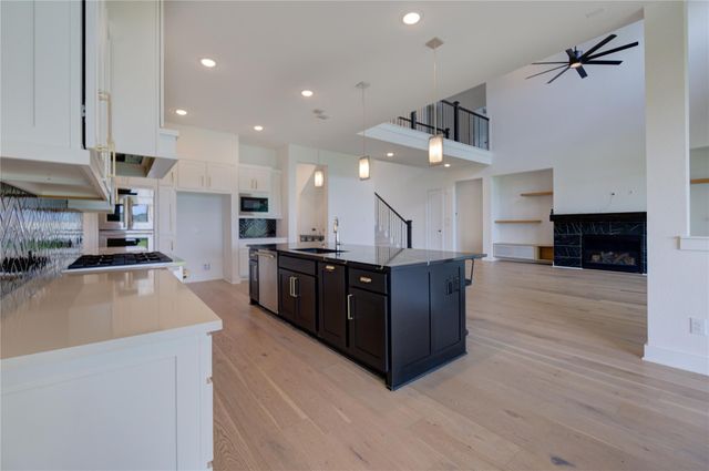 10318 Fountain Shore Drive, Missouri City, TX 77459