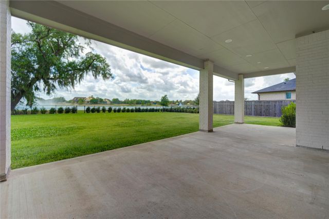 10318 Fountain Shore Drive, Missouri City, TX 77459