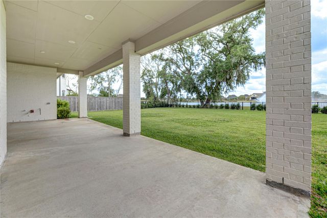 10318 Fountain Shore Drive, Missouri City, TX 77459