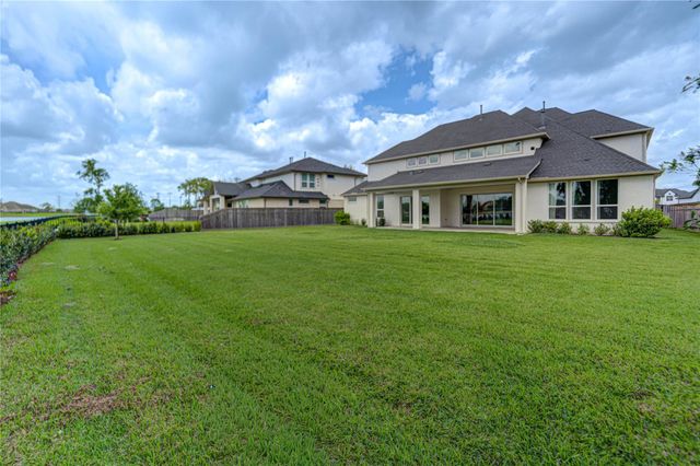 10318 Fountain Shore Drive, Missouri City, TX 77459