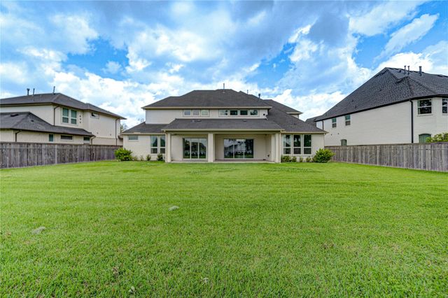 10318 Fountain Shore Drive, Missouri City, TX 77459