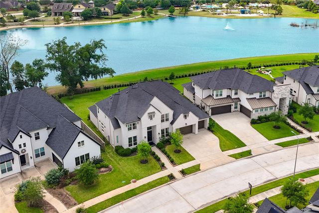 10318 Fountain Shore Drive, Missouri City, TX 77459