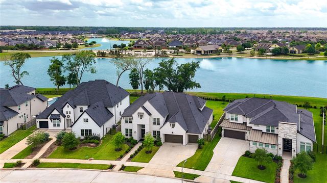 10318 Fountain Shore Drive, Missouri City, TX 77459