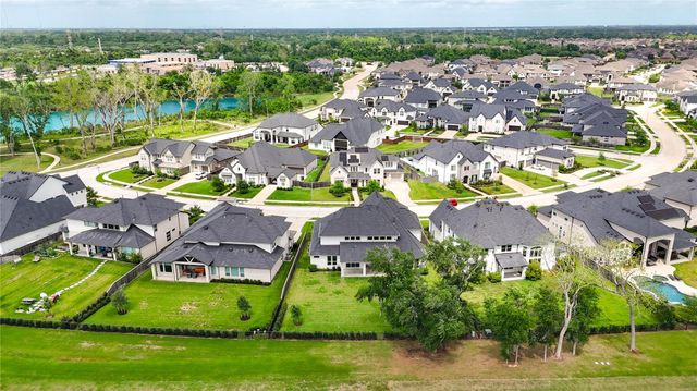 10318 Fountain Shore Drive, Missouri City, TX 77459