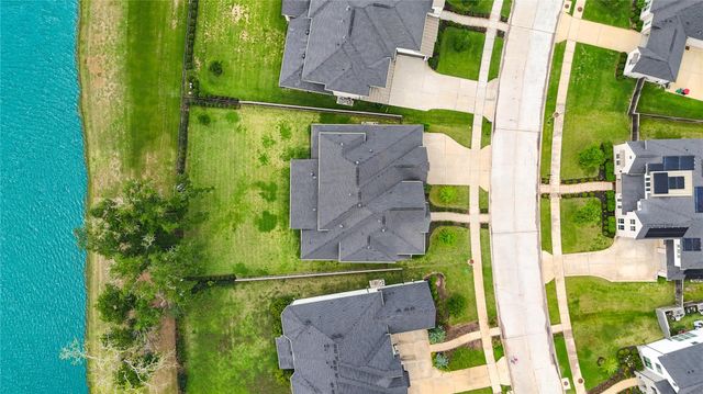 10318 Fountain Shore Drive, Missouri City, TX 77459
