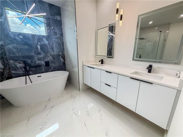 407 SE 16th ST, Cape Coral, FL 33990