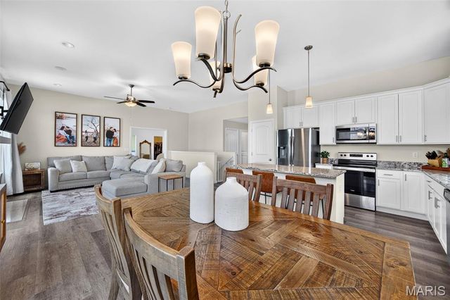209 W Pine Creek Court, Wentzville, MO 63385