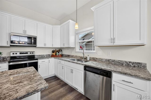 209 W Pine Creek Court, Wentzville, MO 63385