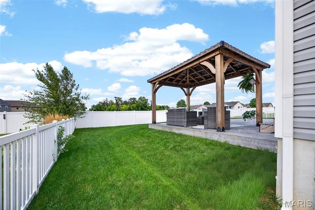 209 W Pine Creek Court, Wentzville, MO 63385