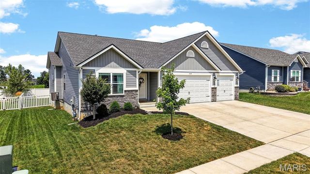 209 W Pine Creek Court, Wentzville, MO 63385