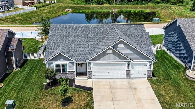 209 W Pine Creek Court, Wentzville, MO 63385