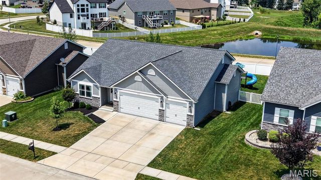 209 W Pine Creek Court, Wentzville, MO 63385