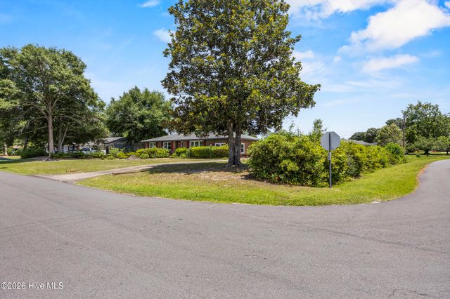 320 Ilex Drive, Wilmington, NC 28412