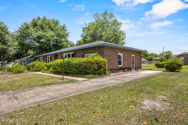 320 Ilex Drive, Wilmington, NC 28412