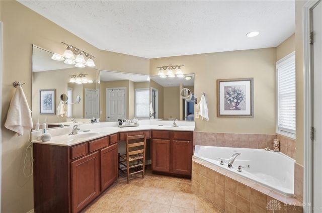 5604 Oak View Drive, Hamilton Twp, OH 45039