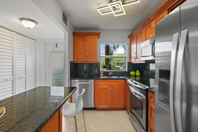 2781 N Pine Island Road 112, Sunrise, FL 33322