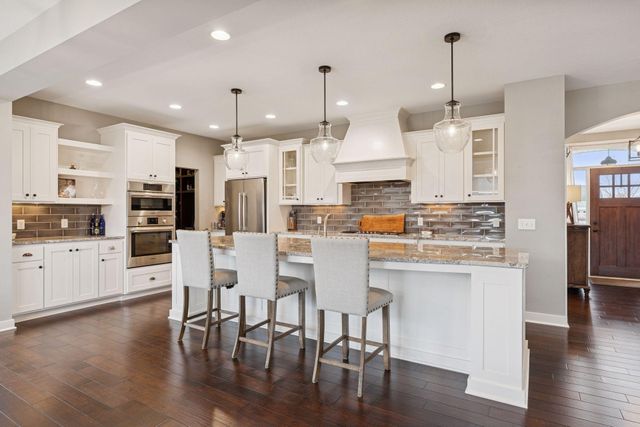 2559 Woods Drive, Victoria, MN 55386