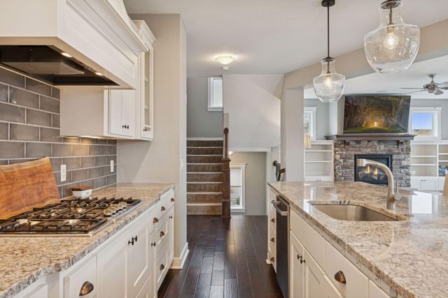 2559 Woods Drive, Victoria, MN 55386