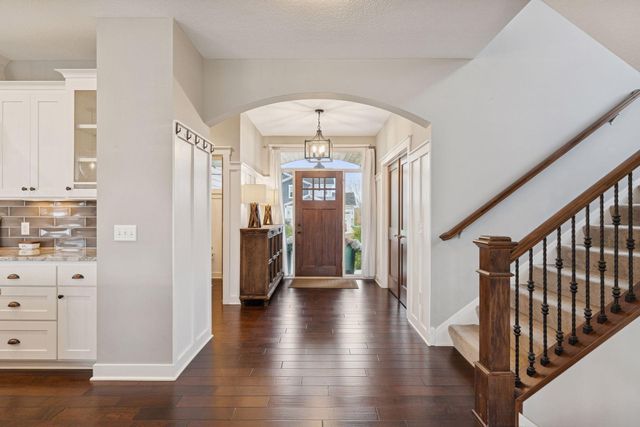 2559 Woods Drive, Victoria, MN 55386