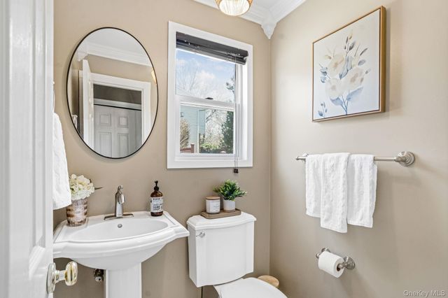 139 Ridgewood Avenue, Farmingville, NY 11738