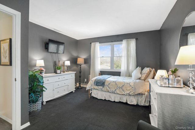 139 Ridgewood Avenue, Farmingville, NY 11738