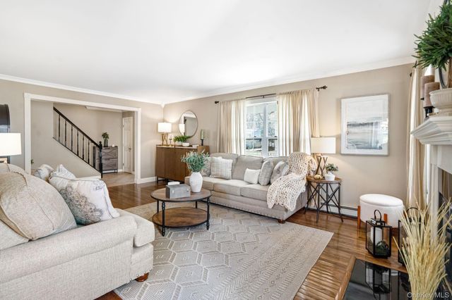 139 Ridgewood Avenue, Farmingville, NY 11738