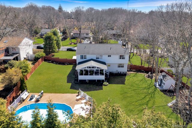 139 Ridgewood Avenue, Farmingville, NY 11738