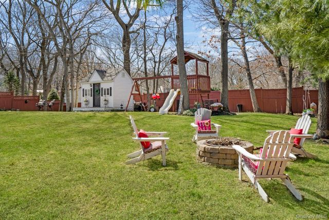 139 Ridgewood Avenue, Farmingville, NY 11738