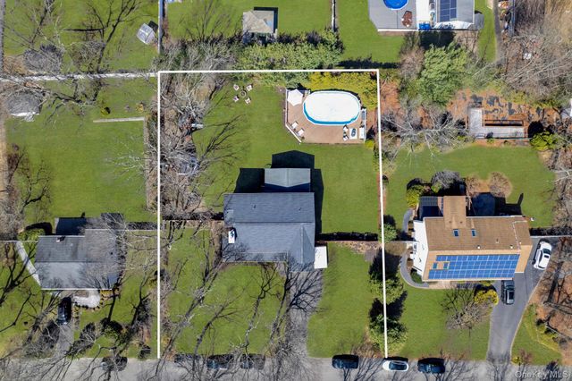 139 Ridgewood Avenue, Farmingville, NY 11738