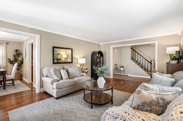 139 Ridgewood Avenue, Farmingville, NY 11738