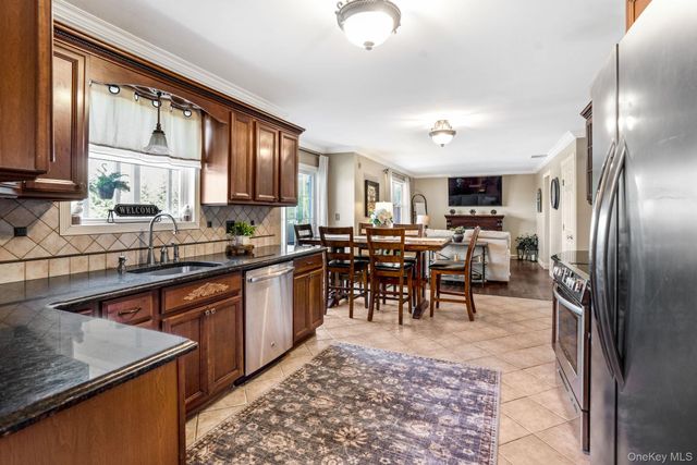 139 Ridgewood Avenue, Farmingville, NY 11738