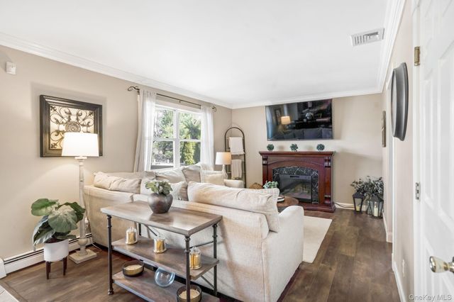 139 Ridgewood Avenue, Farmingville, NY 11738