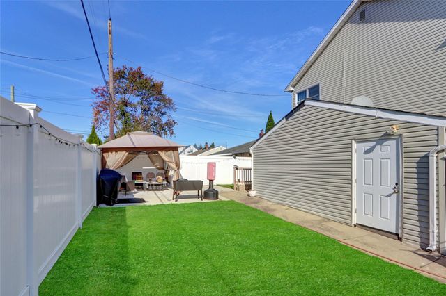 157 Cambridge Drive, Hicksville, NY 11801