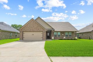 308 Yorktown Avenue, Clute, TX 77531