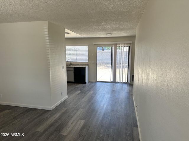 5832 W JOHN CABOT Road, Glendale, AZ 85308