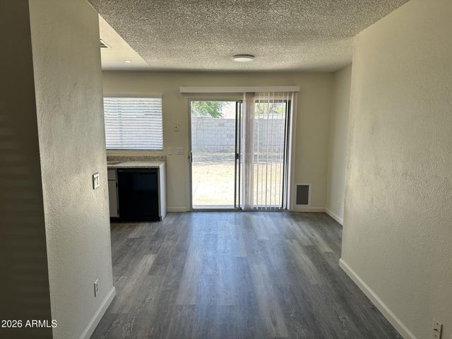 5832 W JOHN CABOT Road, Glendale, AZ 85308
