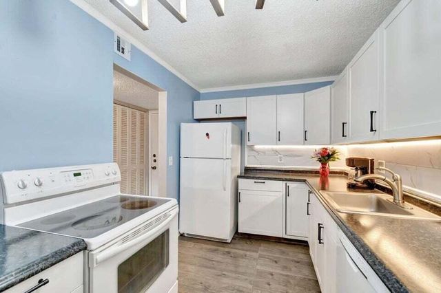 1516 S Lakeside Drive 307, Lake Worth Beach, FL 33460