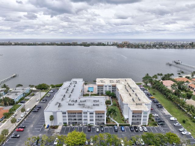 1516 S Lakeside Drive 307, Lake Worth Beach, FL 33460