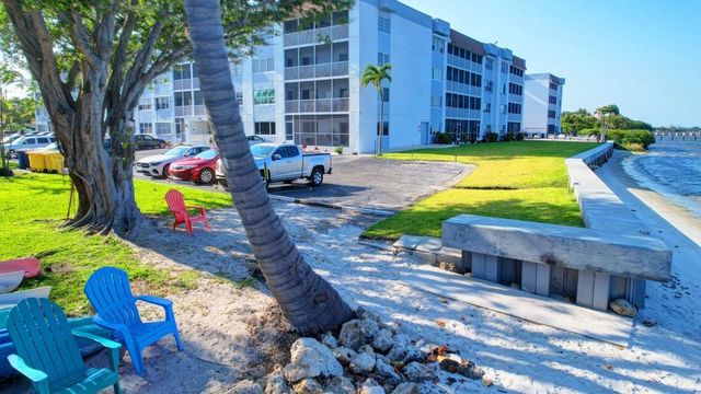 1516 S Lakeside Drive 307, Lake Worth Beach, FL 33460