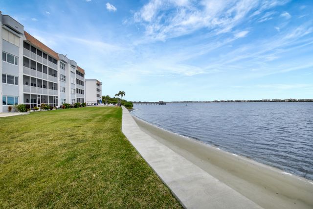 1516 S Lakeside Drive 307, Lake Worth Beach, FL 33460