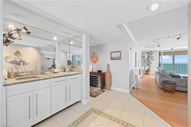 10691 Gulf Shore DR 1102, Naples, FL 34108