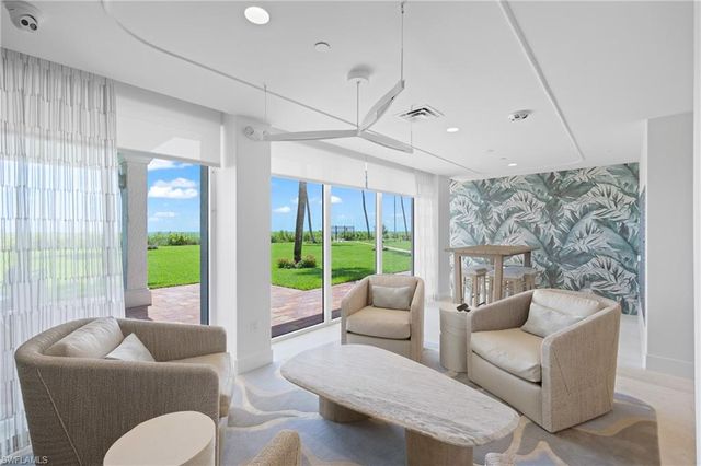 10691 Gulf Shore DR 1102, Naples, FL 34108