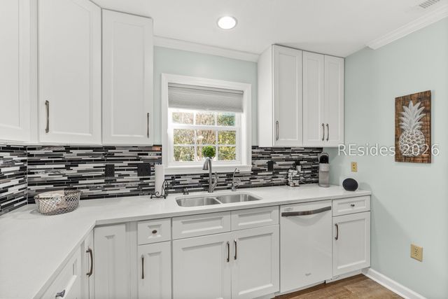 561 Sams Point Rd, Beaufort, SC 29907